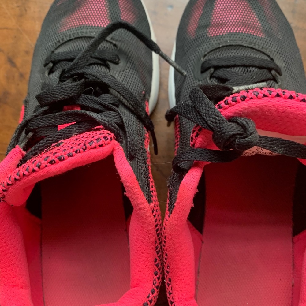 Sneakers - Picture 7 of 9